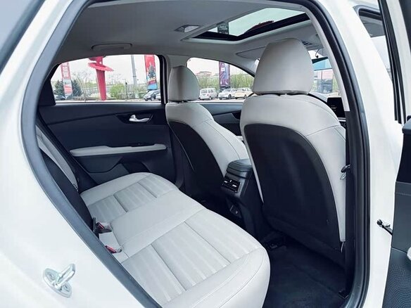2023 Kia K3 II (China Market) Рестайлинг, белый, 1240000 рублей - вид 13