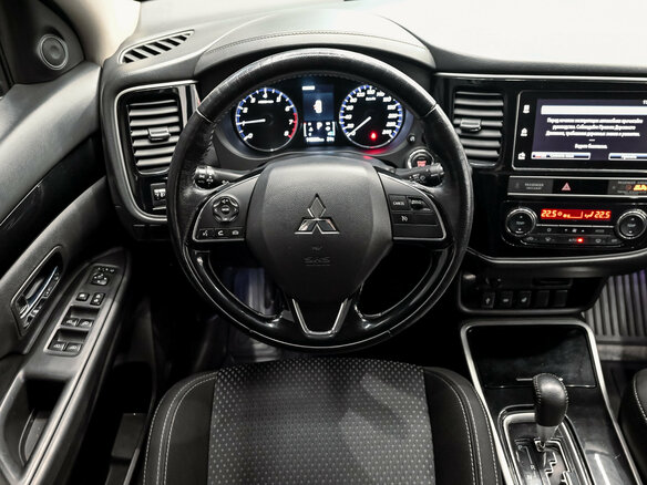 2019 Mitsubishi Outlander III Рестайлинг 3, серебристый, 2050000 рублей - вид 12