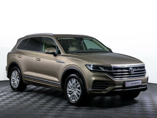 2018 Volkswagen Touareg III, бежевый, 3850000 рублей, вид 3