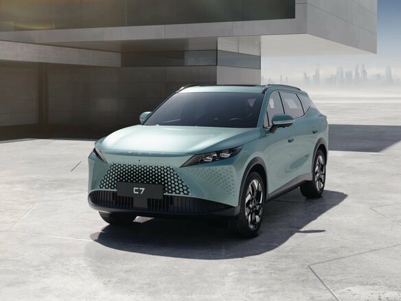 2026 Omoda C7, зелёный, 3299000 рублей