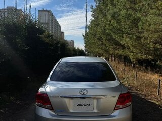 2010 Toyota Allion II Рестайлинг, серебристый, 950000 рублей, вид 4