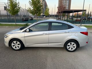 2016 Hyundai Solaris I Рестайлинг, серебристый, 870000 рублей, вид 5