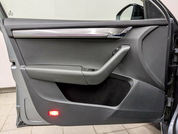 2018 Skoda Octavia III (A7) Рестайлинг, серый, 2090000 рублей - вид 19