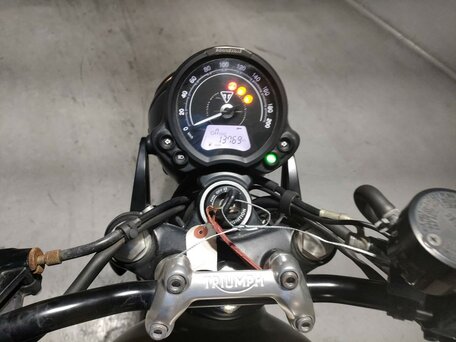 2021 Triumph Street Twin, серый, 799000 рублей, вид 5