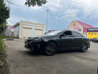 2016 Toyota Camry VII (XV50) Рестайлинг, чёрный, 1860000 рублей, вид 2