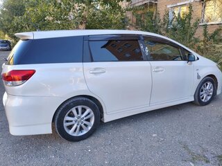 2010 Toyota Wish II, белый, 900000 рублей, вид 4