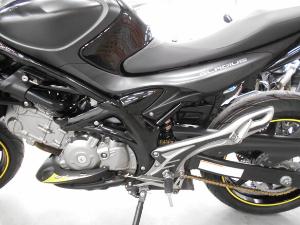 2014 Suzuki SFV 650 Gladius, чёрный, 430000 рублей - вид 15