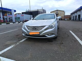 2011 Hyundai Sonata VI (YF), серебристый, 730000 рублей, вид 1