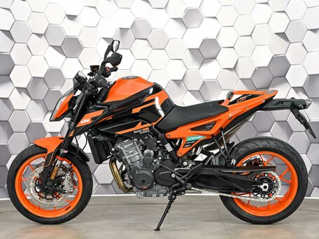 2023 KTM 890 Duke GP, оранжевый, 899000 рублей, вид 4