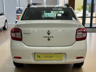 2017 Renault Logan II, белый, 690000 рублей, вид 4
