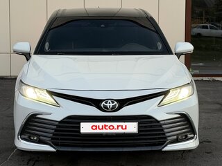 2018 Toyota Camry VIII (XV70), белый, 1500000 рублей, вид 3