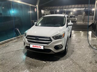 2017 Ford Kuga II Рестайлинг, белый, 1750000 рублей, вид 1