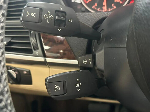 2008 BMW X5 48i II (E70), бежевый, 1600000 рублей - вид 12