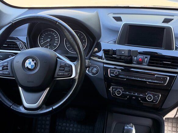 2017 BMW X1 20i xDrive II (F48), коричневый, 2750000 рублей - вид 9