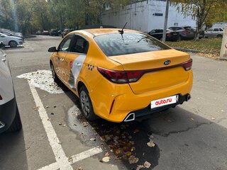 2020 Kia Rio IV Рестайлинг, жёлтый, 800000 рублей, вид 4