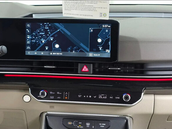2023 Kia Carnival IV Рестайлинг, белый, 6020000 рублей - вид 11