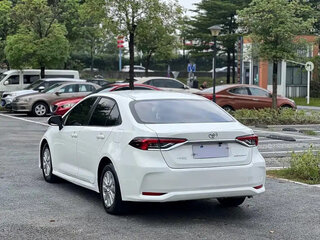 2022 Toyota Corolla XII (E210), белый, 1350000 рублей, вид 3