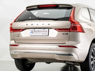 2025 Volvo XC60 II Рестайлинг, серебристый, 5120000 рублей, вид 5