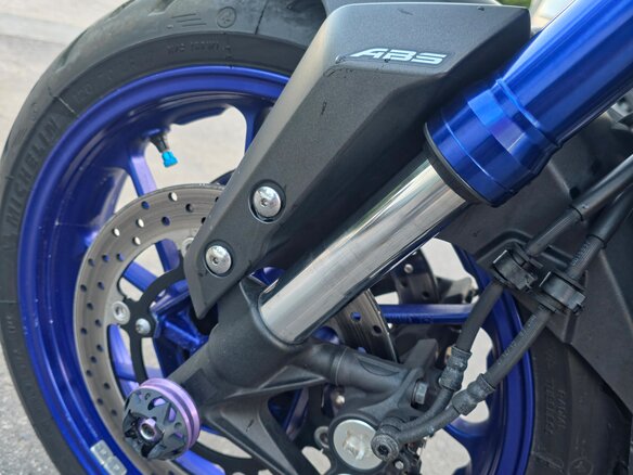 2015 Yamaha MT-09 Tracer (FJ-09), серый, 739000 рублей - вид 17