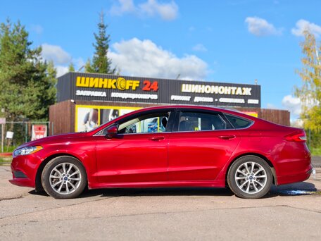 2017 Ford Fusion (North America) II Рестайлинг, красный, 1250000 рублей, вид 4