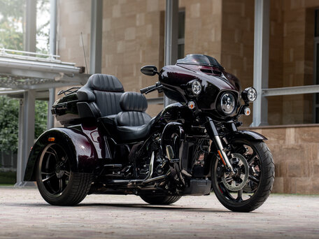 2021 Harley-Davidson CVO Tri Glide, пурпурный, 7777777 рублей, вид 1