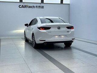 2022 Mazda 3 Axela IV (BP), белый, 1414000 рублей, вид 5