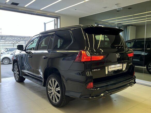 2017 Lexus LX 570 III Рестайлинг 2, чёрный, 7825000 рублей - вид 6