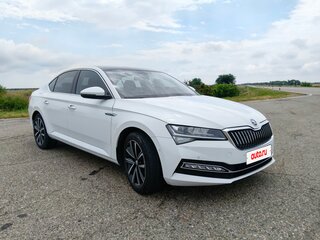 2025 Skoda Superb III Рестайлинг, белый, 3100000 рублей, вид 1