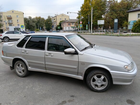 2004 Lada (ВАЗ) 2115, серебристый, 205000 рублей - вид 2