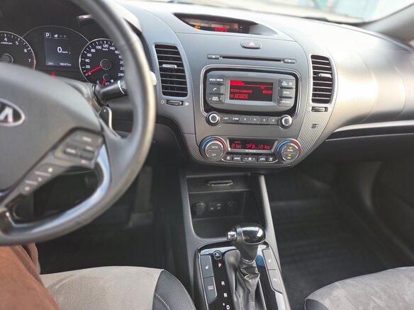 2017 Kia Cerato III Рестайлинг (Classic), белый, 1590000 рублей - вид 22
