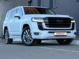 2021 Toyota Land Cruiser 300 Series, белый, 9699999 рублей, вид 4