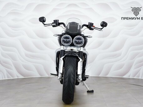 2023 Triumph Rocket 3, чёрный, 2249000 рублей, вид 4