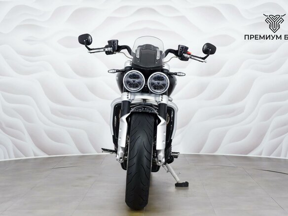 2023 Triumph Rocket 3, чёрный, 2249000 рублей - вид 3