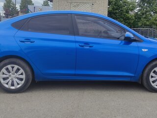 2017 Hyundai Solaris II, синий, 999999 рублей, вид 4