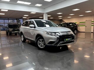 2018 Mitsubishi Outlander III Рестайлинг 3, серебристый, 2200000 рублей, вид 5