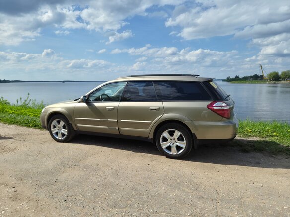 2008 Subaru Outback III Рестайлинг, золотистый, 950000 рублей - вид 2