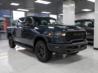 2025 Ram 1500 Crew Cab V Рестайлинг, синий, 8490000 рублей, вид 1