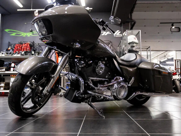 2018 Harley-Davidson Road Glide, серый, 1590000 рублей - вид 5