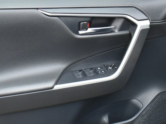 2021 Toyota RAV4 V (XA50), чёрный, 3199000 рублей - вид 10