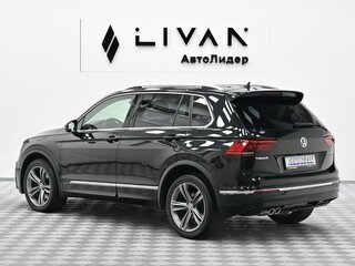 2018 Volkswagen Tiguan II, чёрный, 2485000 рублей, вид 2