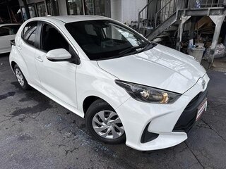 2022 Toyota Yaris IV, белый, 970004 рублей, вид 3
