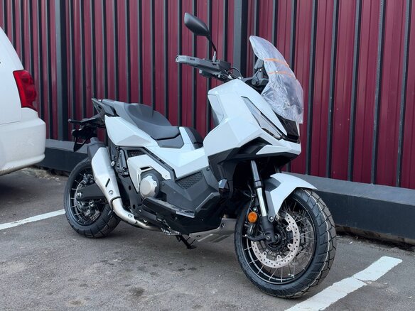 2026 Honda Forza, бежевый, 1600000 рублей - вид 8