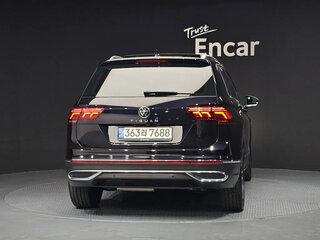 2021 Volkswagen Tiguan II Рестайлинг, чёрный, 3198000 рублей, вид 4