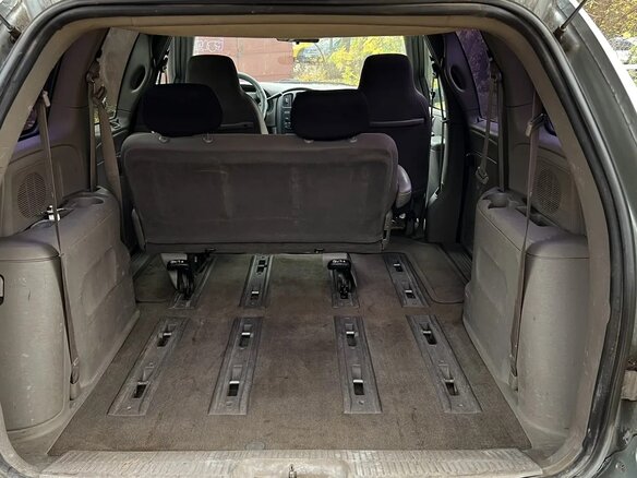 2003 Dodge Caravan IV, серый, 400000 рублей - вид 10
