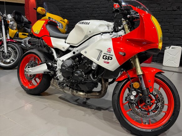 2024 Yamaha XSR900, красный, 985000 рублей - вид 7