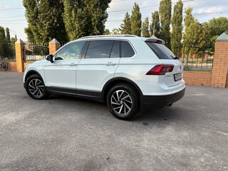 2018 Volkswagen Tiguan II, белый, 1890000 рублей, вид 4
