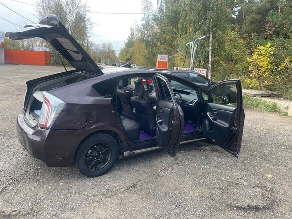 2013 Toyota Prius III Рестайлинг (XW30), фиолетовый, 950000 рублей - вид 24