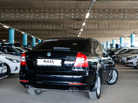 2011 Skoda Octavia II (A5) Рестайлинг, чёрный, 850000 рублей, вид 3