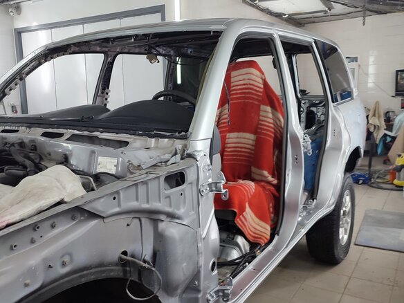 2004 Toyota Land Cruiser 105 100 Series Рестайлинг 1, серебристый - вид 27