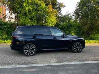 2022 BMW X7 40i I (G07) Рестайлинг, чёрный, 11990000 рублей, вид 3